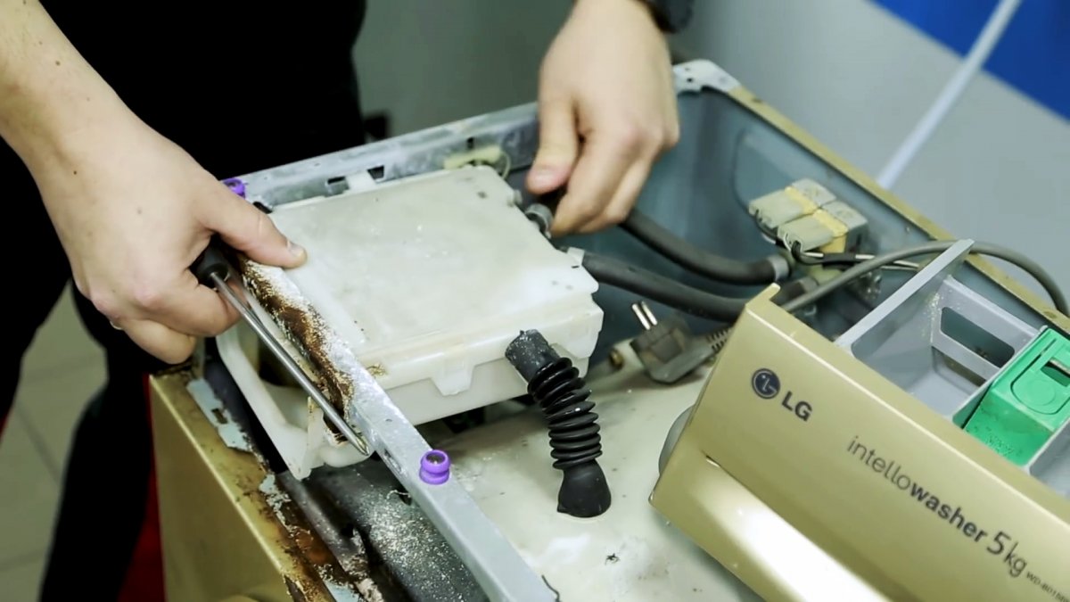Протекает стиральная машина Samsung